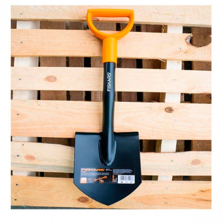 Лопата короткая Solid Fiskars